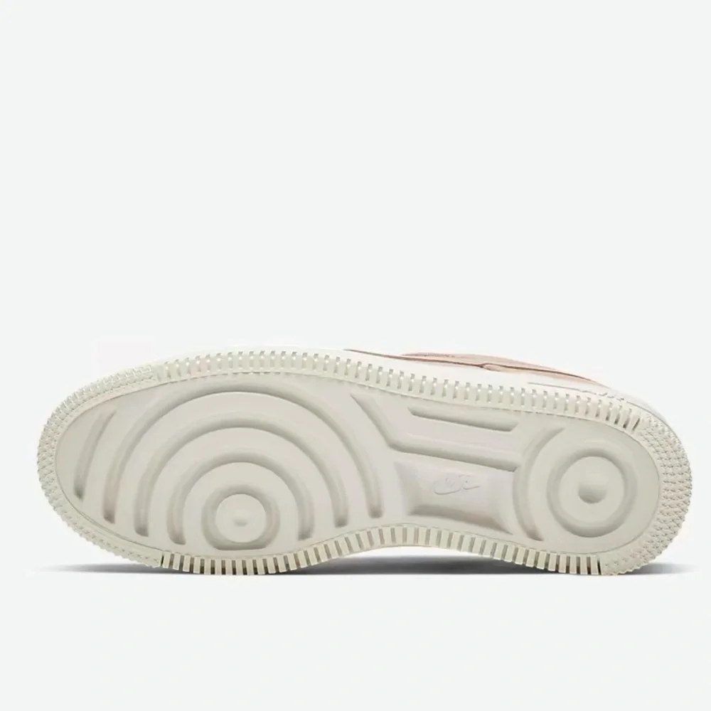Nike WMNS Air Force 1 Sage Low Platform Sneakers Particle Beige/Phant AR5339-201